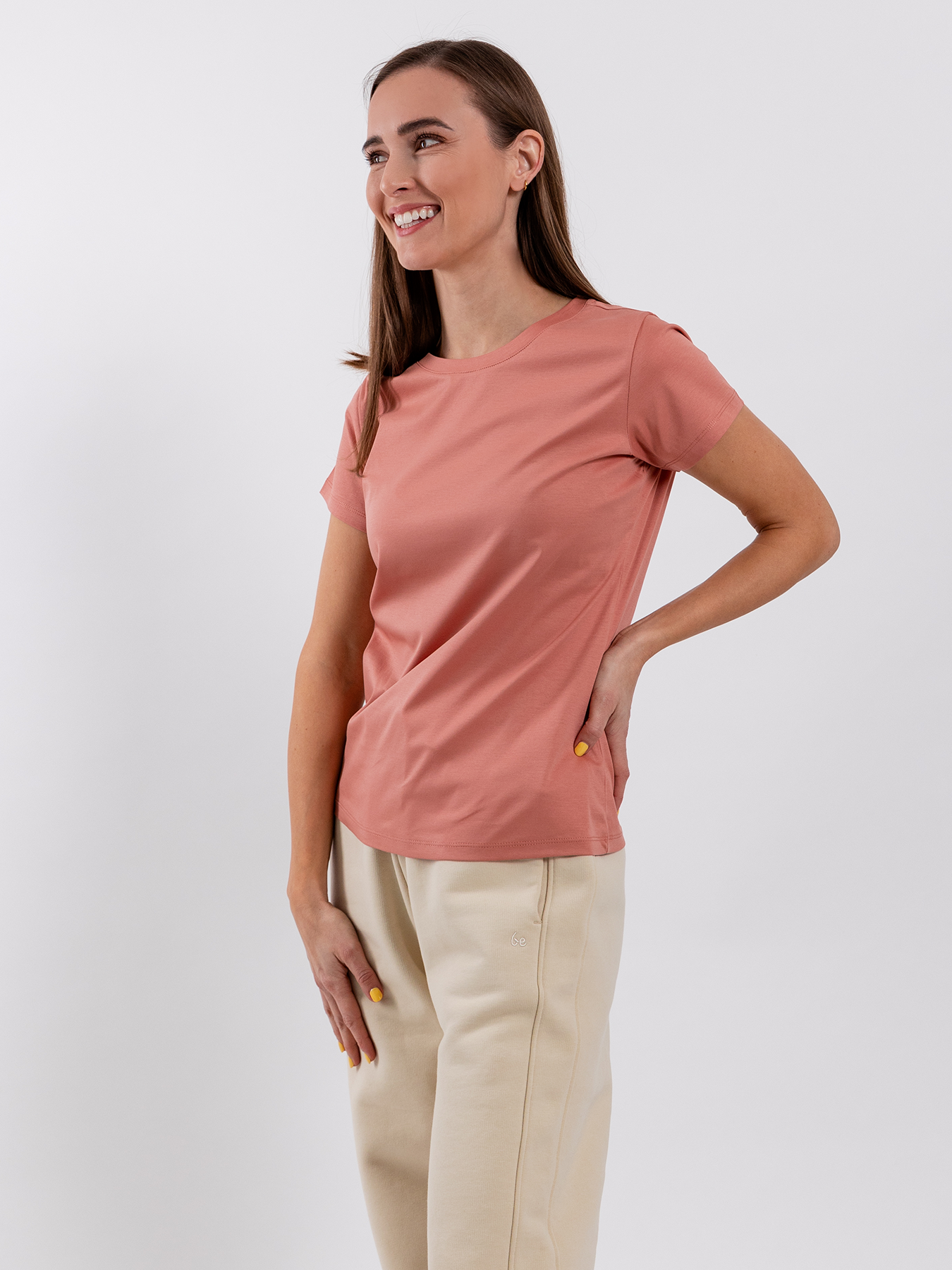 damske-tricko-s-okruhlym-vystrihom-be-lenka-essentials-salmon-pink-76846 Dámske tričko s okrúhlym výstrihom Be Lenka Essentials - Salmon Pink – Obrázok 1